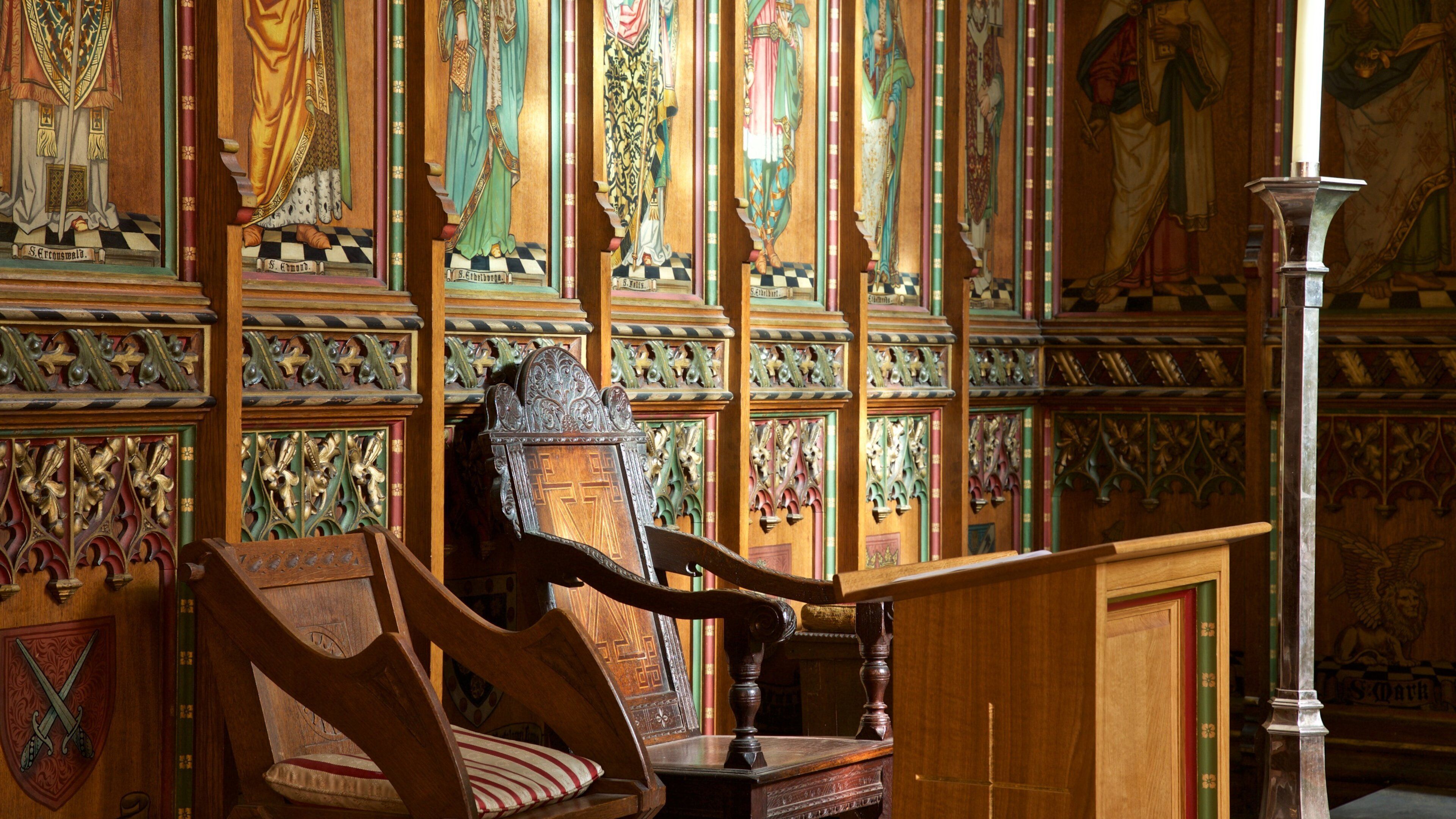 St Mary-le-Tower og byder på interiør og kulturarvsgenstande