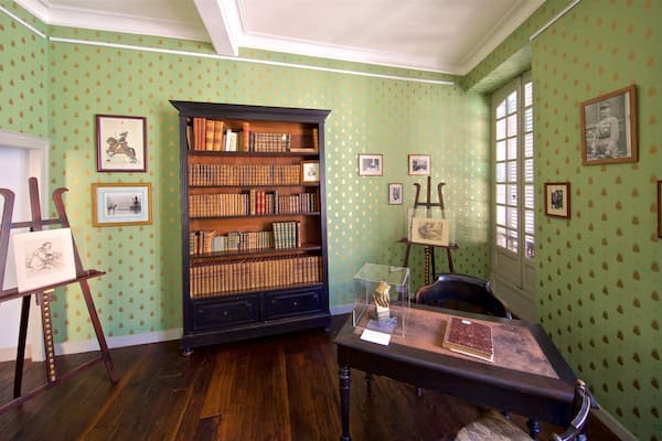 Maison natale du Maréchal Foch qui includes vues intérieures et maison