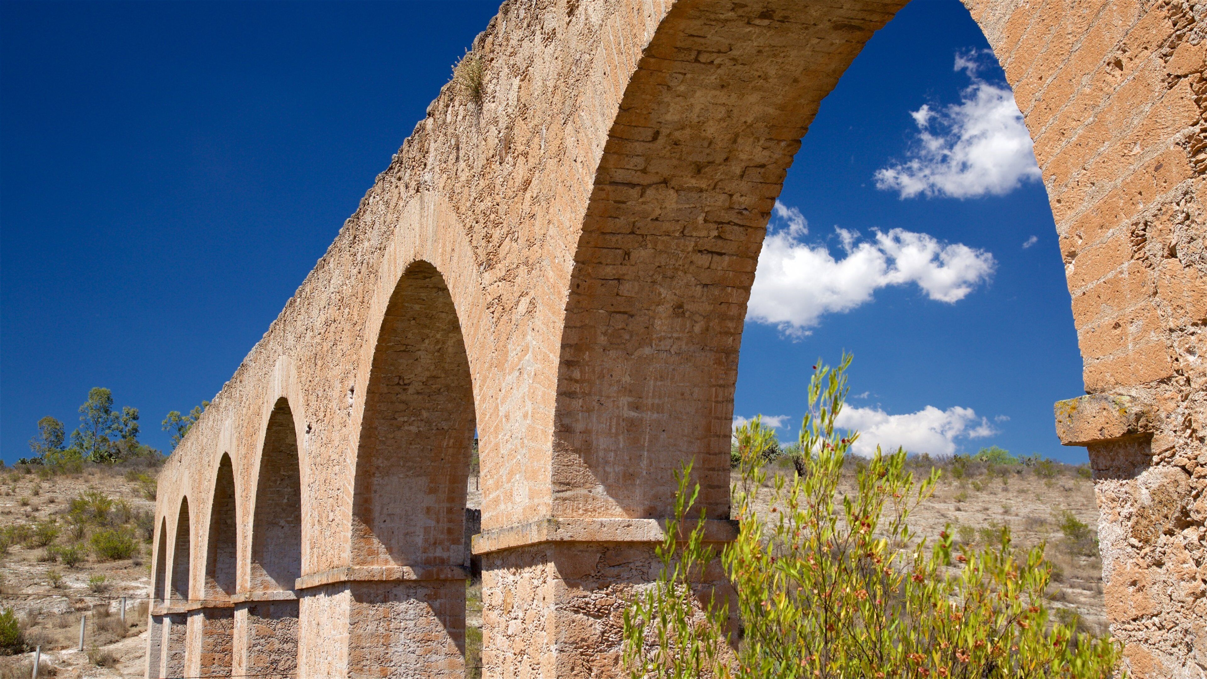 Huichapan showing tranquil scenes and a bridge