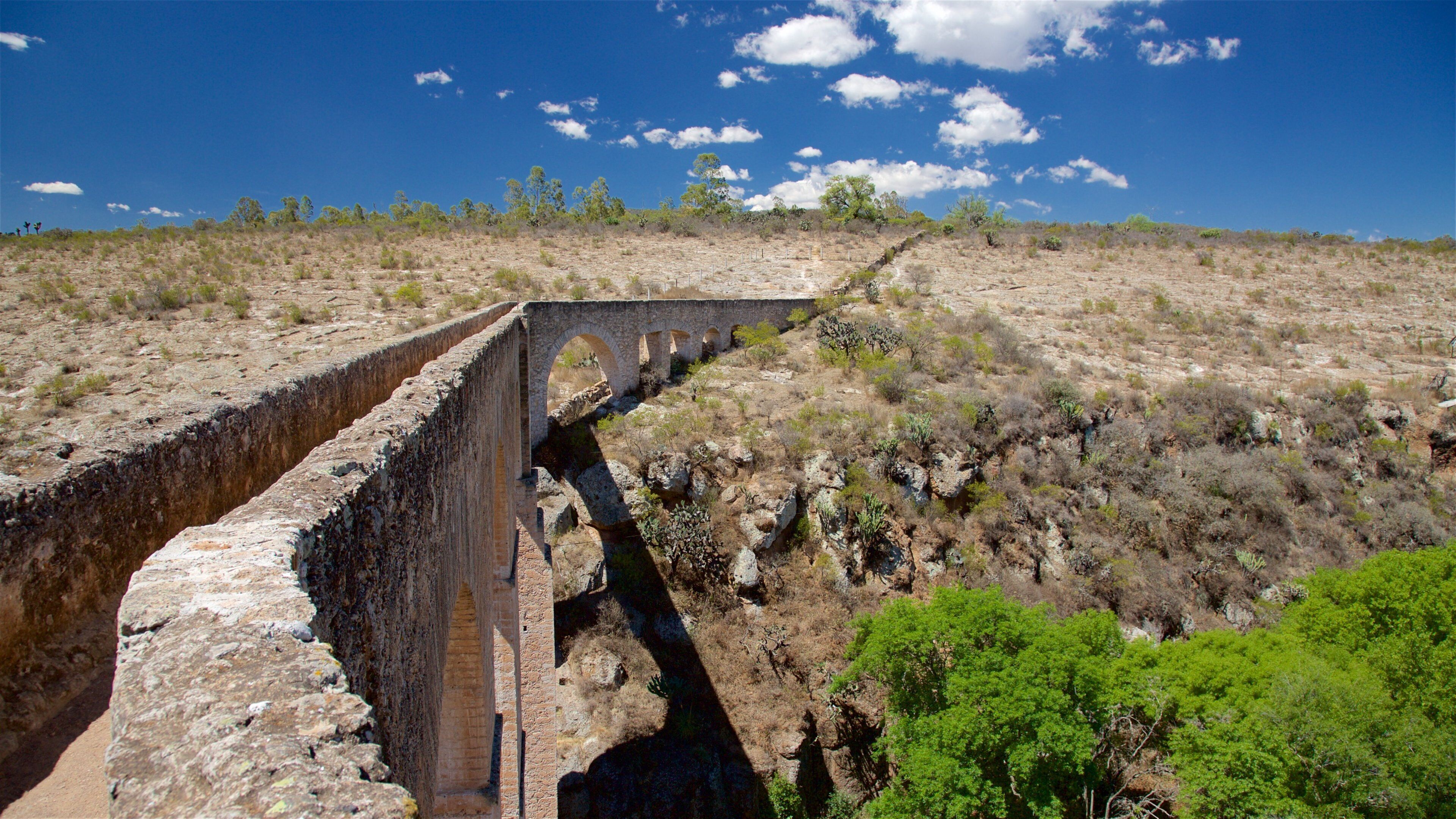 de tramway Huichapan qui includes pont, scènes tranquilles et patrimoine historique