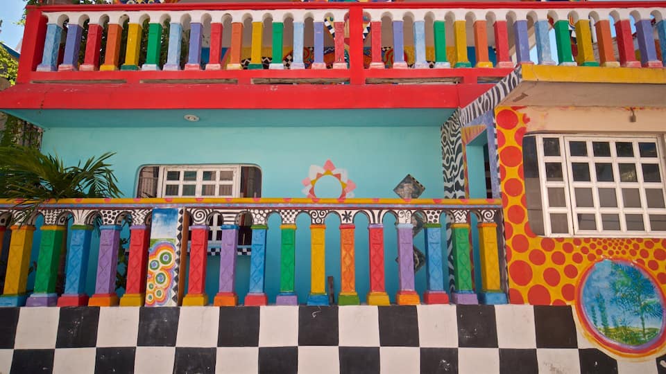 Crayola House which includes outdoor art