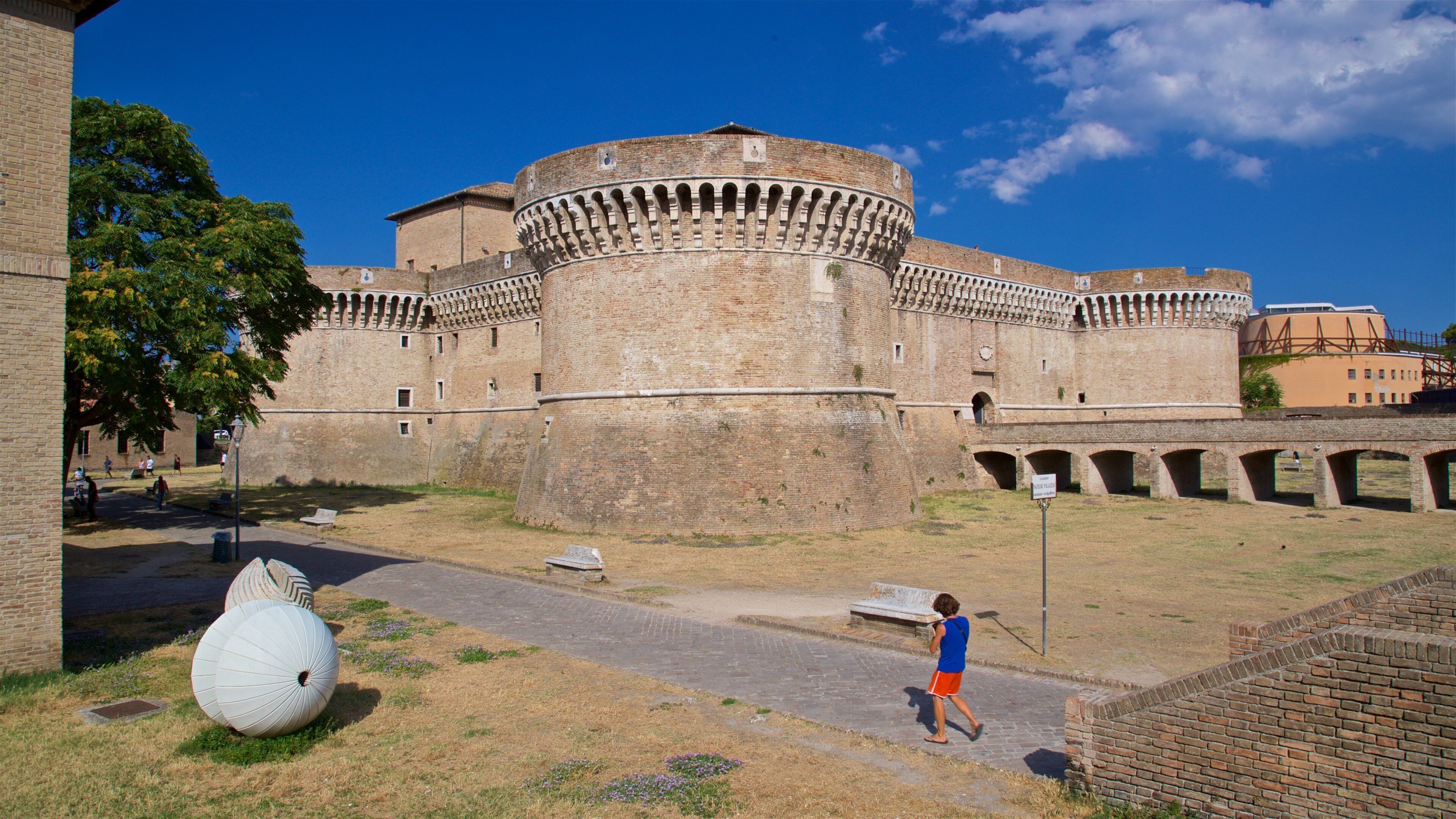 Rocca Roveresca di Senigallia showing château or palace and heritage architecture