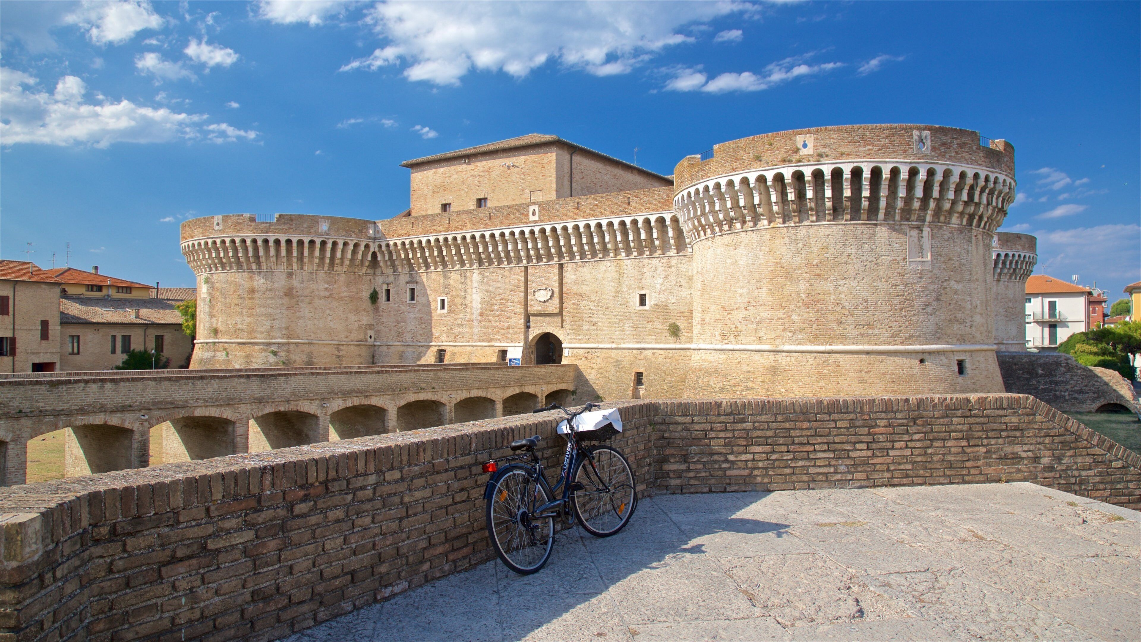 Rocca Roveresca di Senigallia which includes chateau or palace, heritage architecture and a bridge