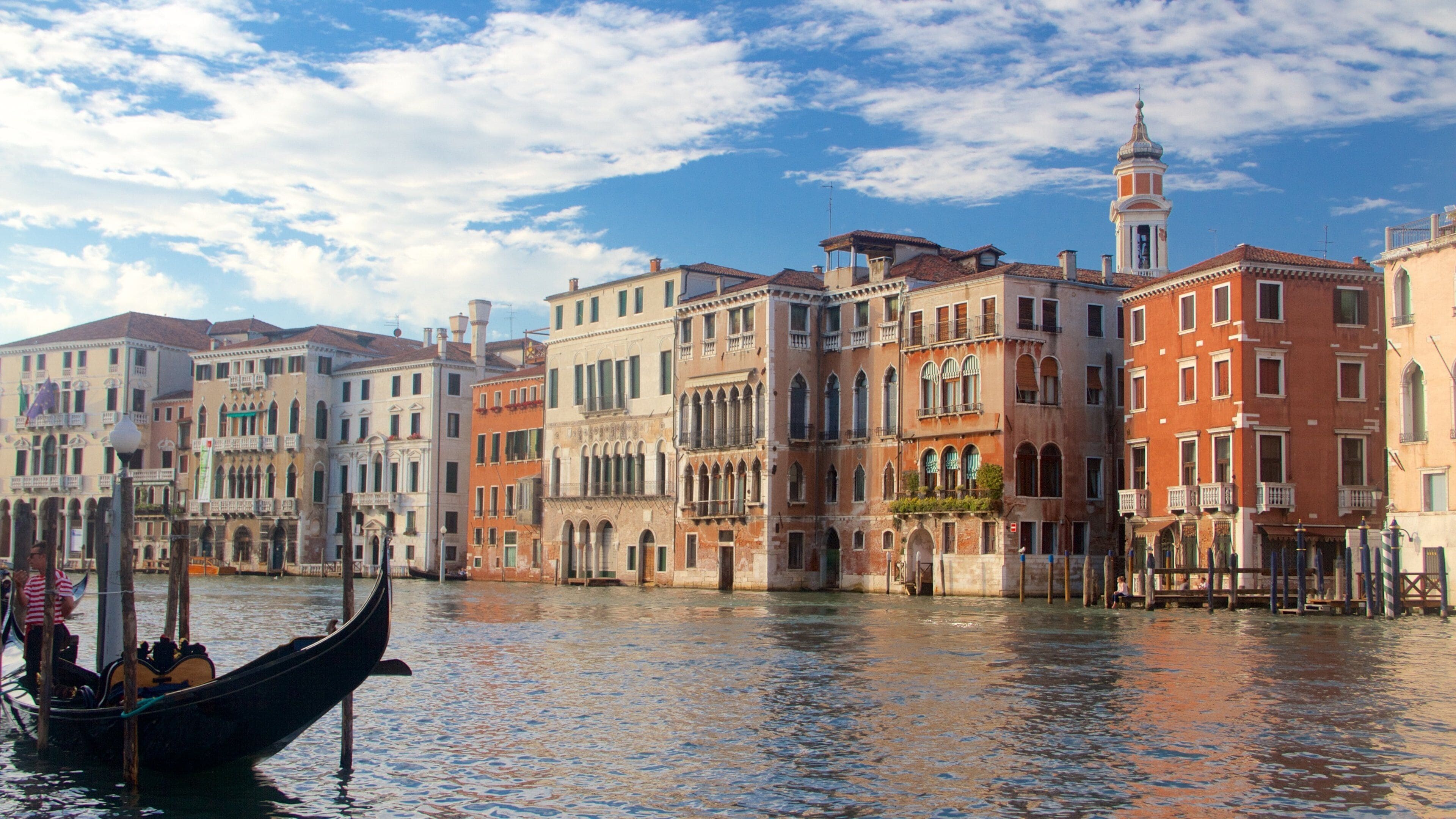 Canal Grande di Trieste 을 특징 항구 또는 항만 과 강 또는 시내