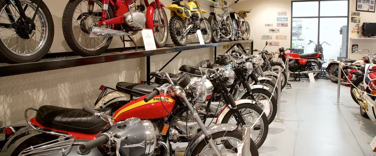 Bicheno\'s Motorcycle Museum & Restoration som inkluderar interiörer och historiska element