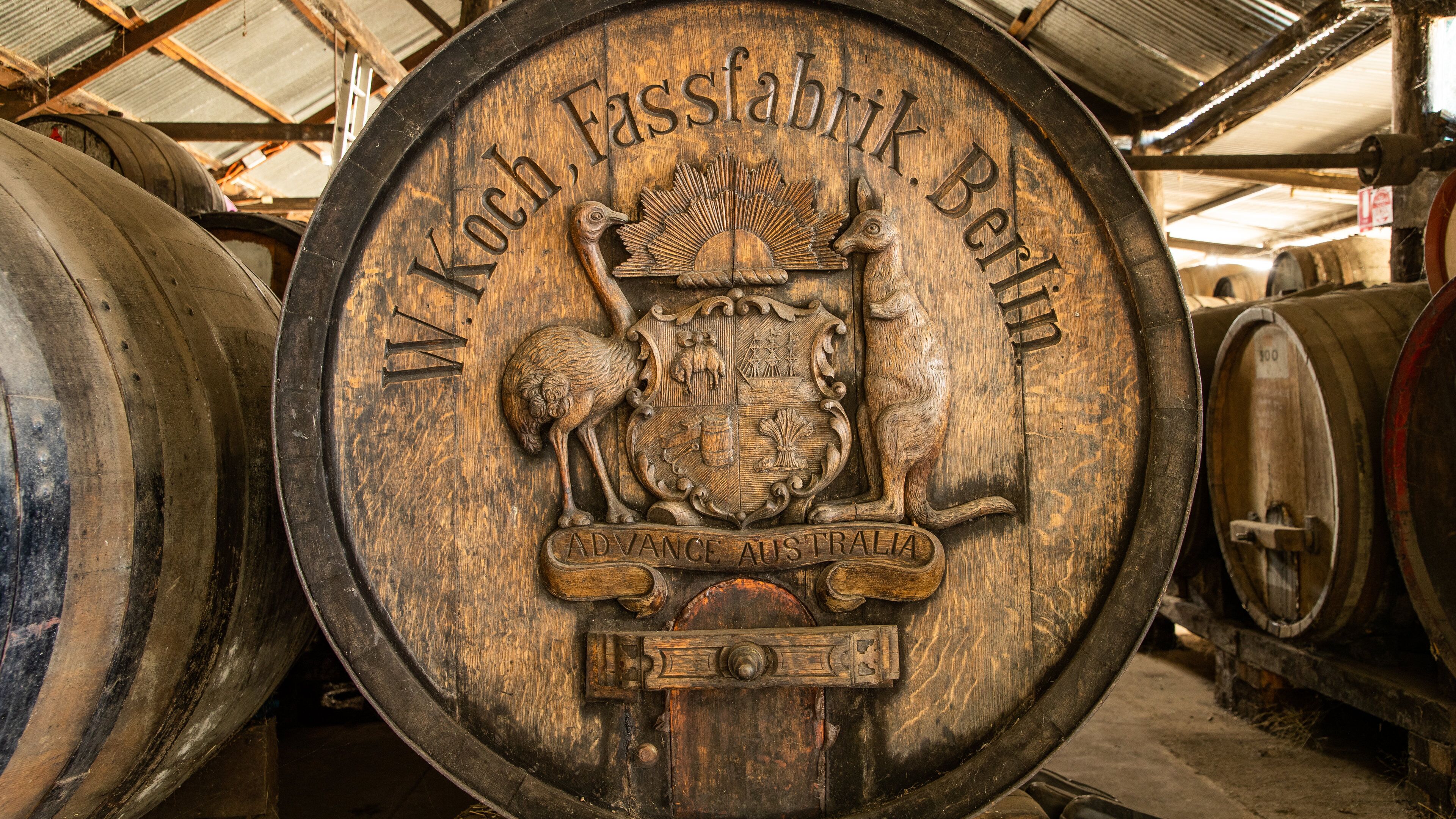 Chambers Rosewood Winery featuring heritage elements, signage and interior views