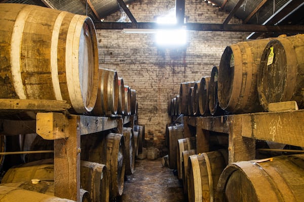 Chambers Rosewood Winery showing interior views