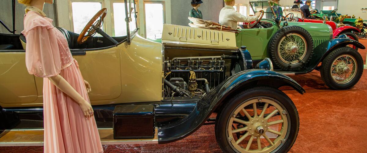 McFeeters Motor Museum showing interior views and heritage elements