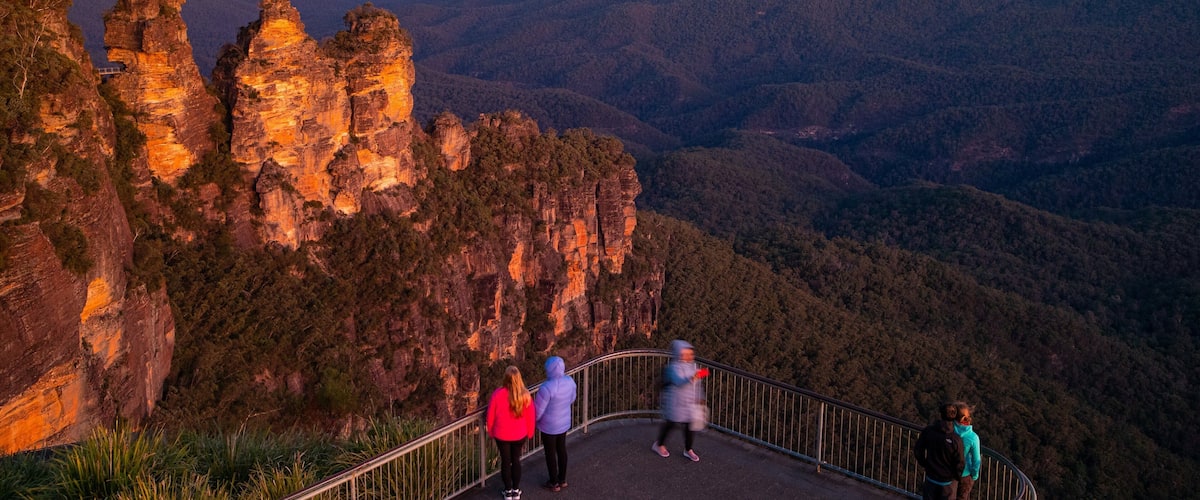 Echo Point Lookout showing landscape views, views and a gorge or canyon