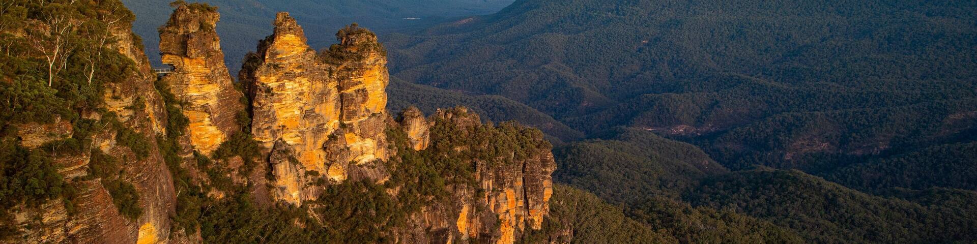 Echo Point Lookout showing a gorge or canyon and landscape views
