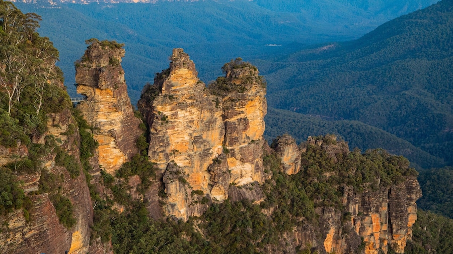 Echo Point Lookout showing a gorge or canyon and landscape views
