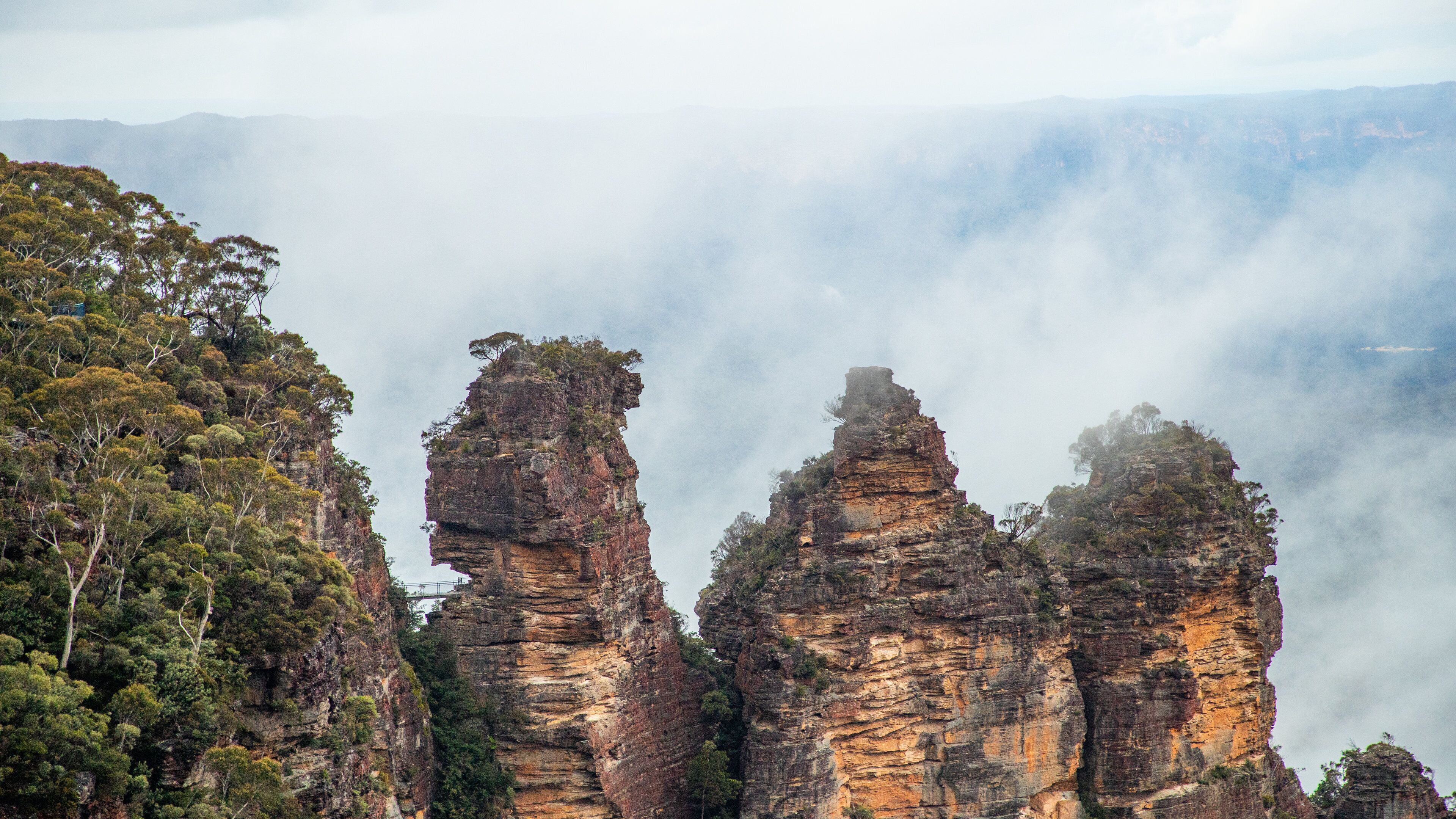 Echo Point Lookout showing a gorge or canyon and mist or fog