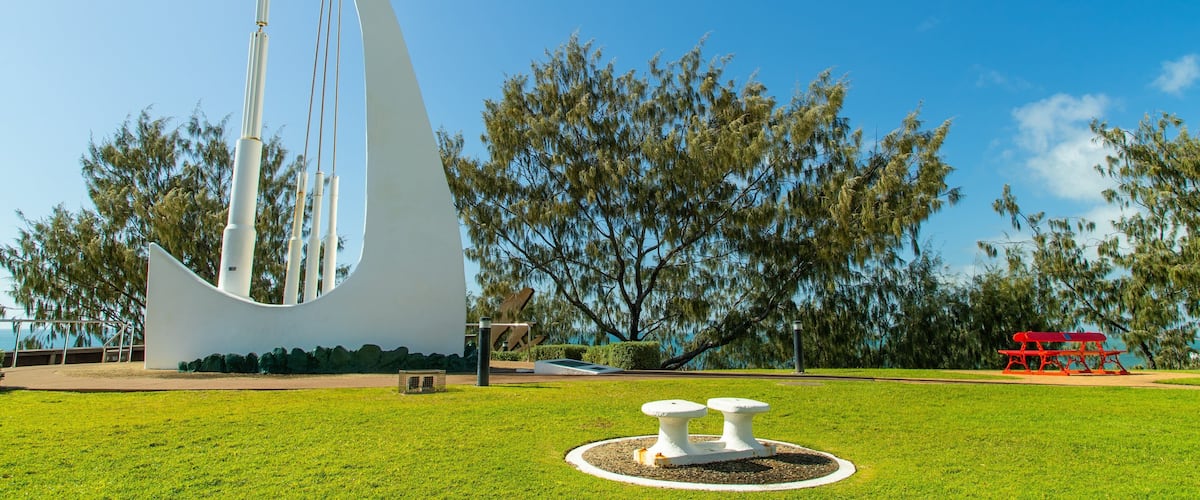 Singing Ship showing a garden