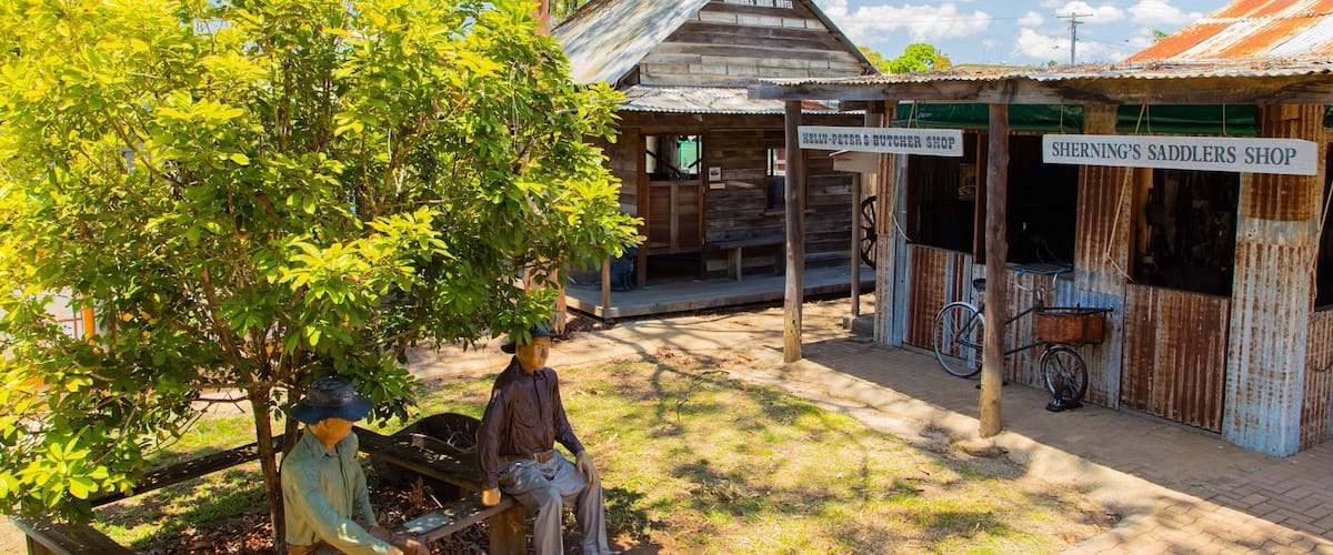 Mareeba Heritage Museum and Visitor Information Centre showing a small town or village