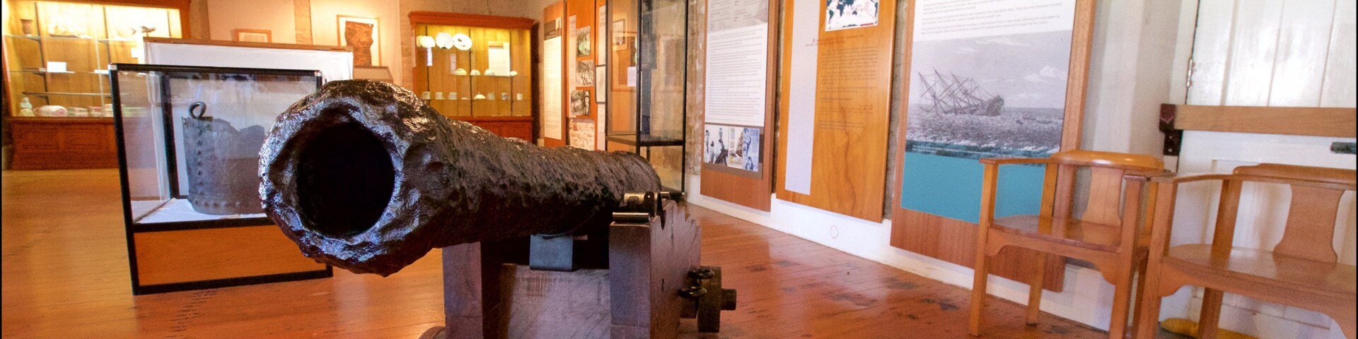 Ilha Norfolk mostrando elementos de patrimônio, itens militares e vistas internas