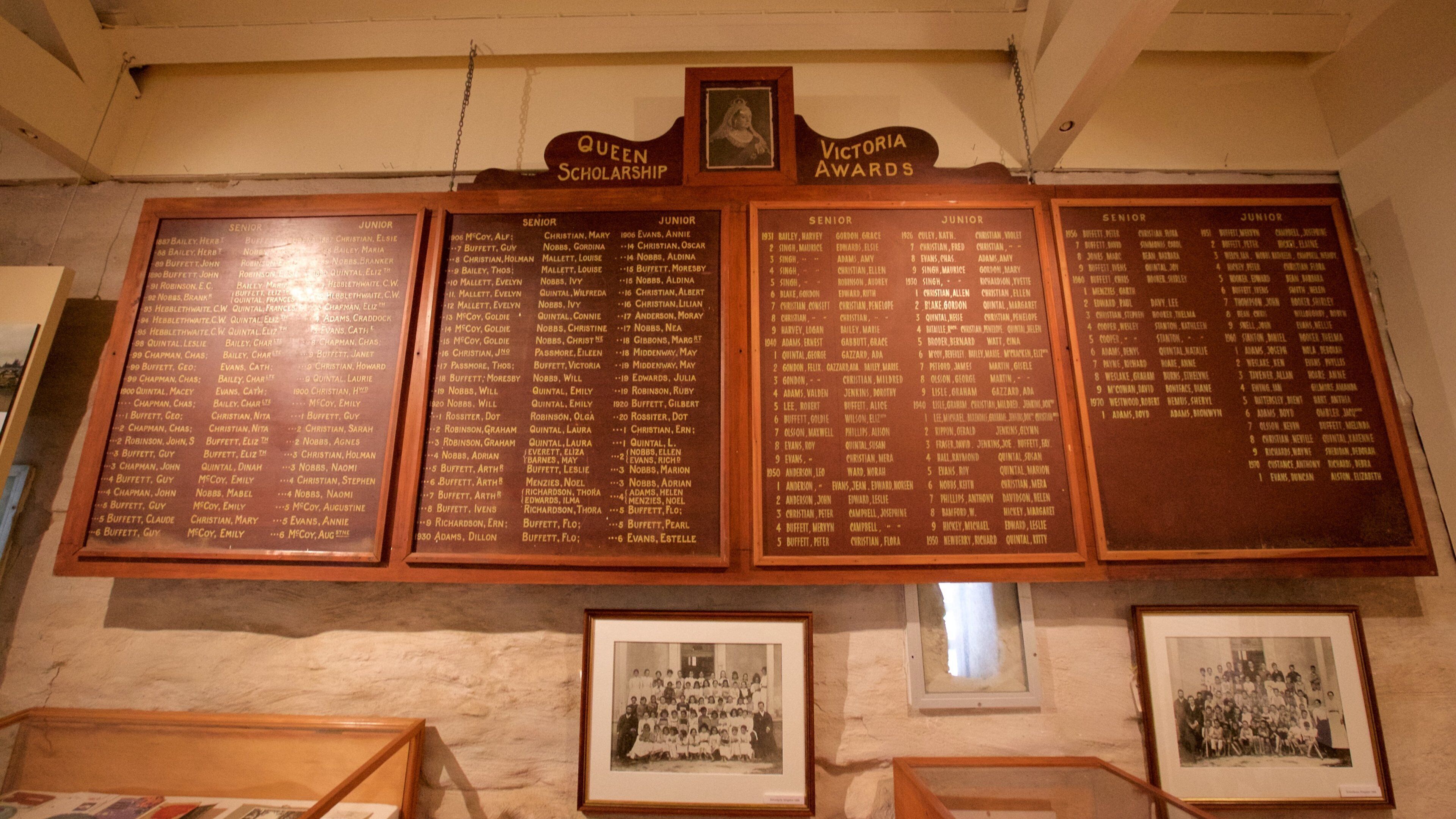 Norfolk Island showing interior views and signage