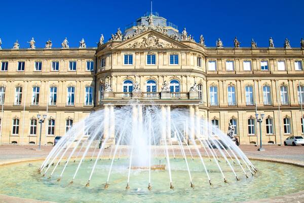 New Castle showing a fountain and a square or plaza