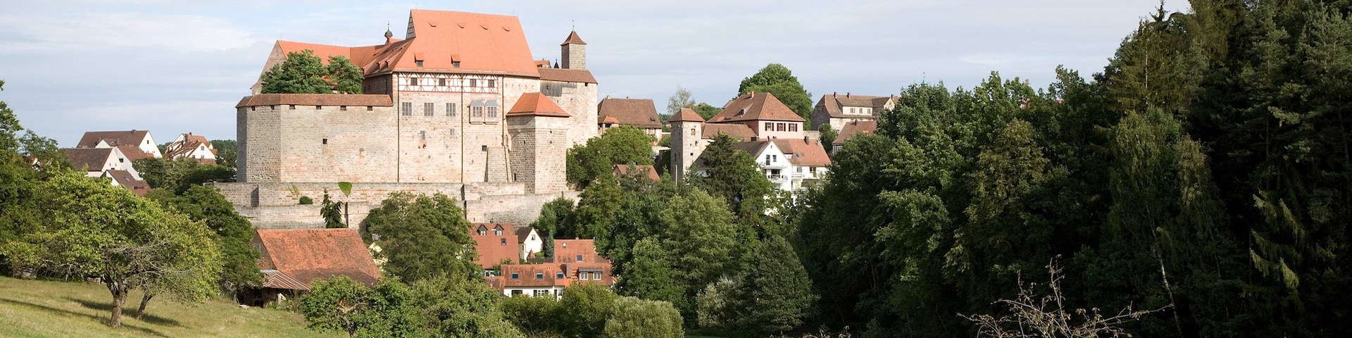 Castle Cadolzburg showing landscape views and a castle