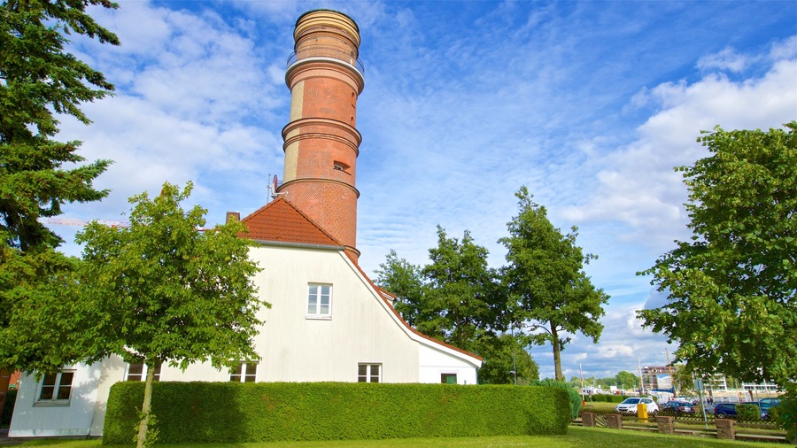 Alter Leuchtturm Travemünde welches beinhaltet historische Architektur