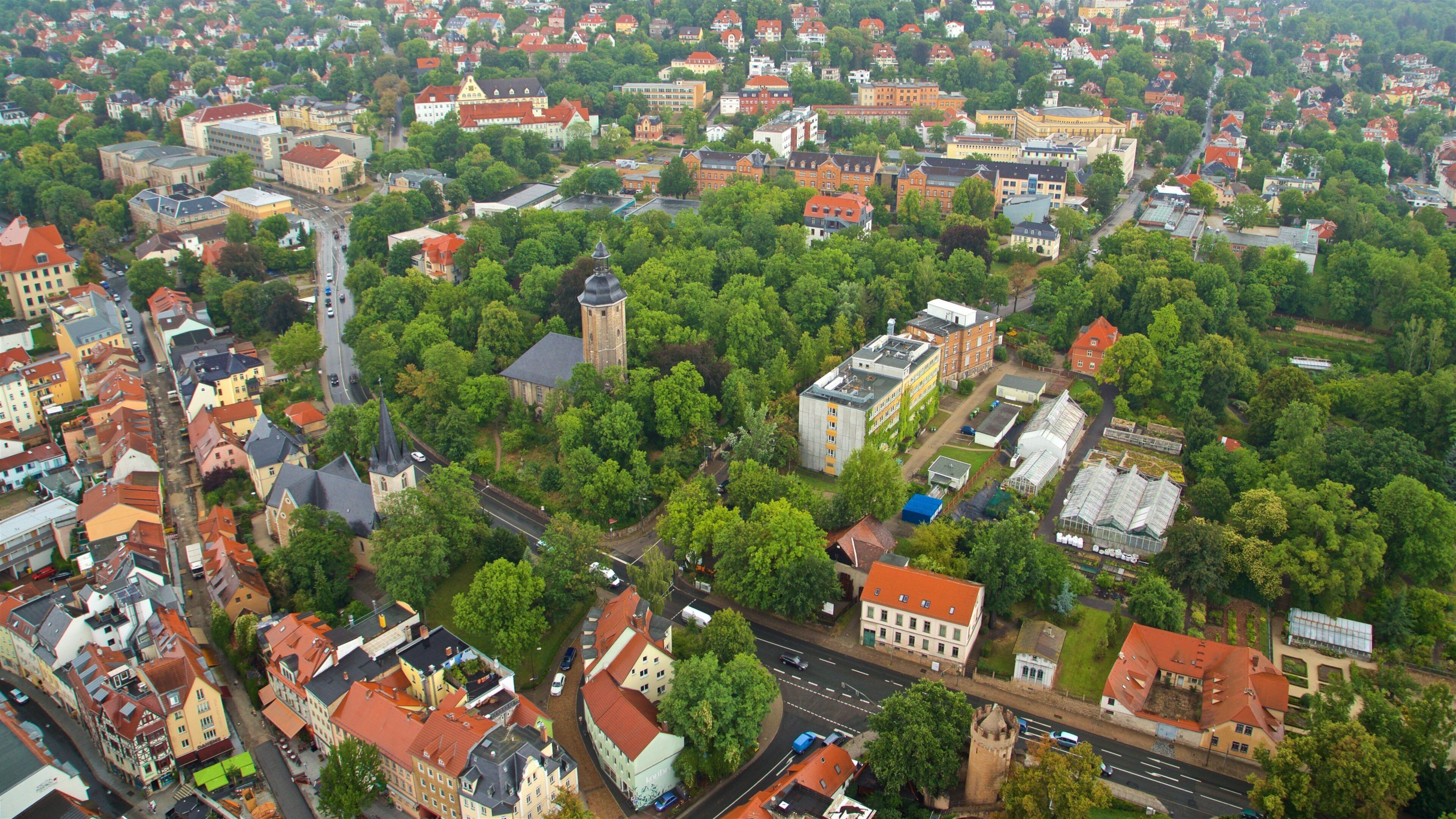 JenTower 呈现出 山水美景 和 城市