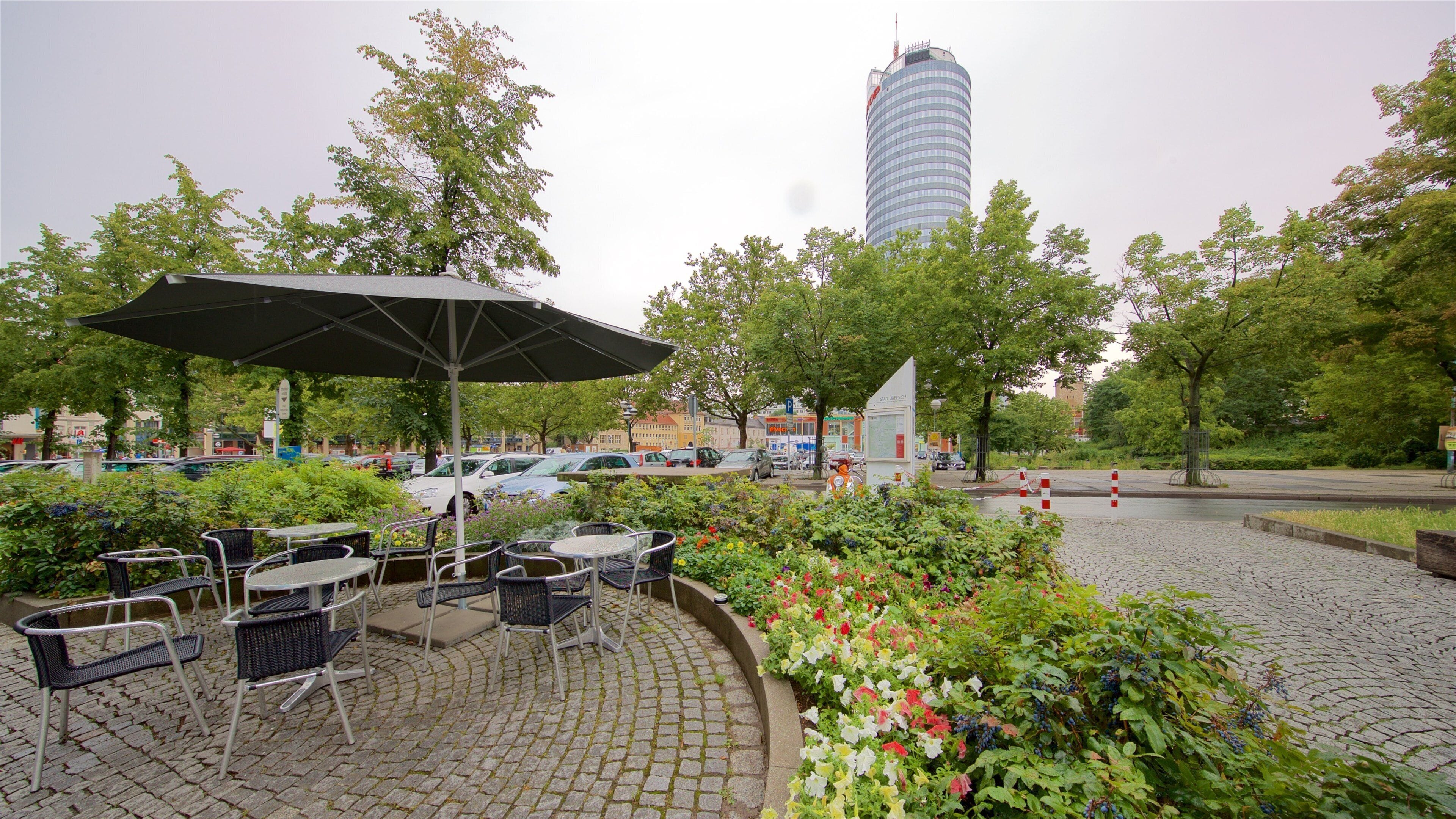 JenTower som inkluderer blokk og hage