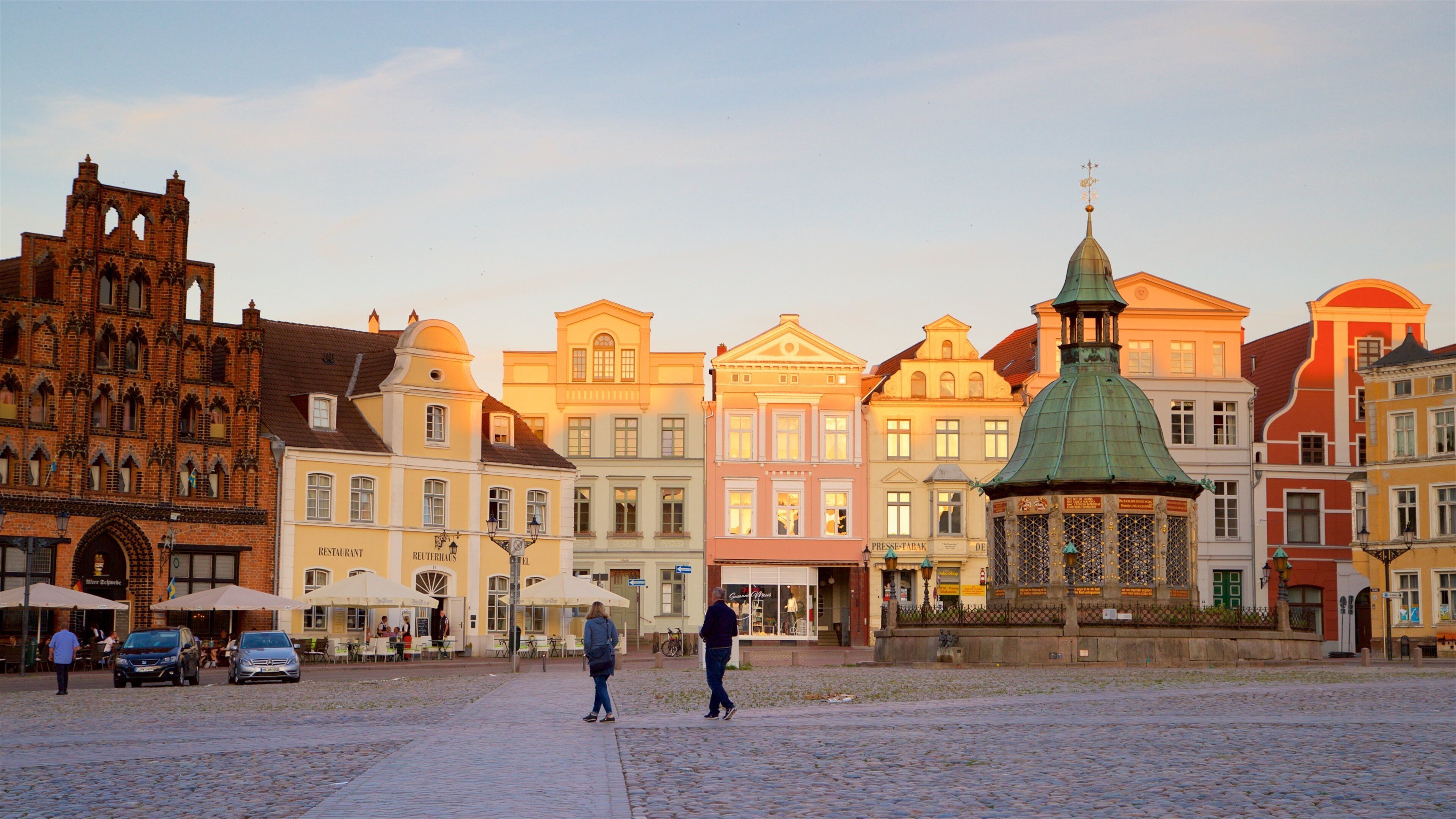 Wasserkunst which includes heritage elements, a city and a sunset