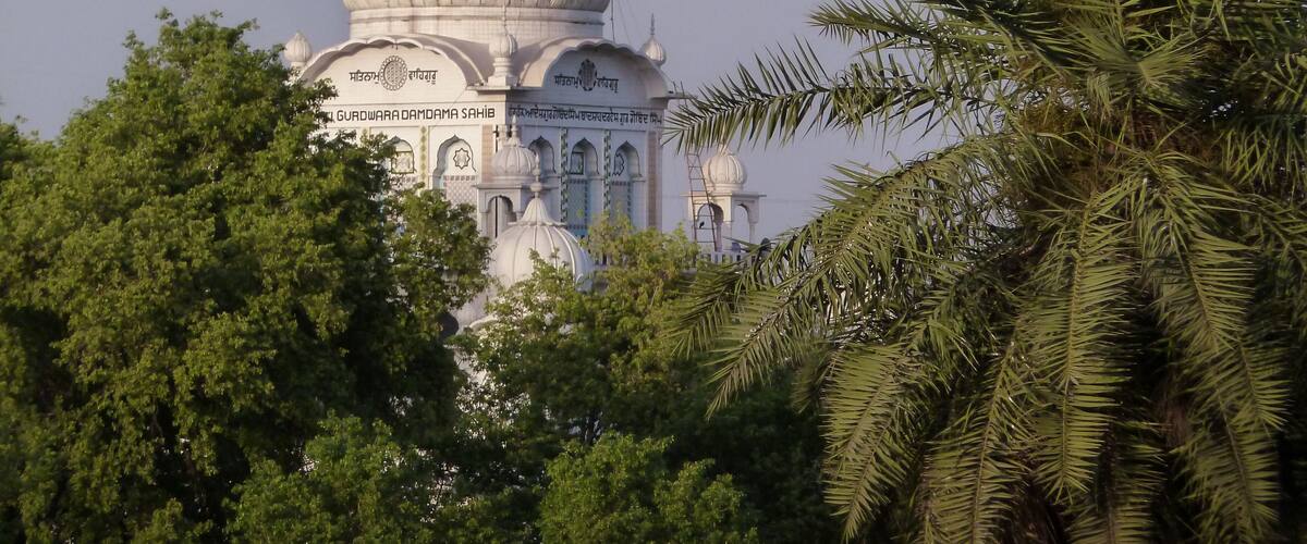 Partial view of the white marble dome of the Gurdwara Damdama Sahib, a place of workship for the Sikhs. Delhi. India