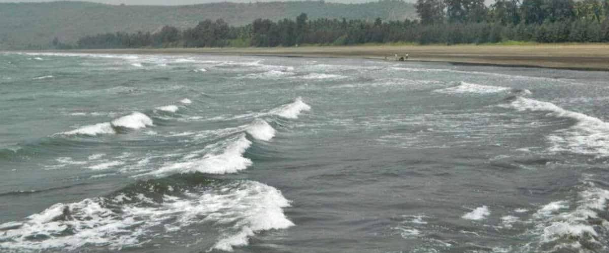 Besides a major pilgrimage center, Harihareshwar is a popular beach resort with two beaches, one to the north and the other to the south of the temple.
#Beach