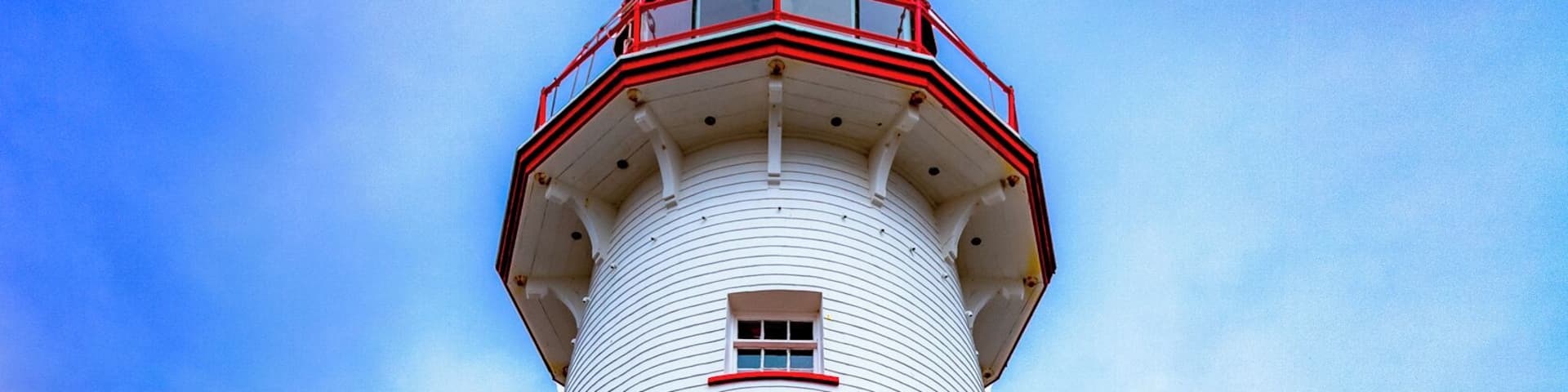 Tall well maintain Lighthouse at Point prim.
