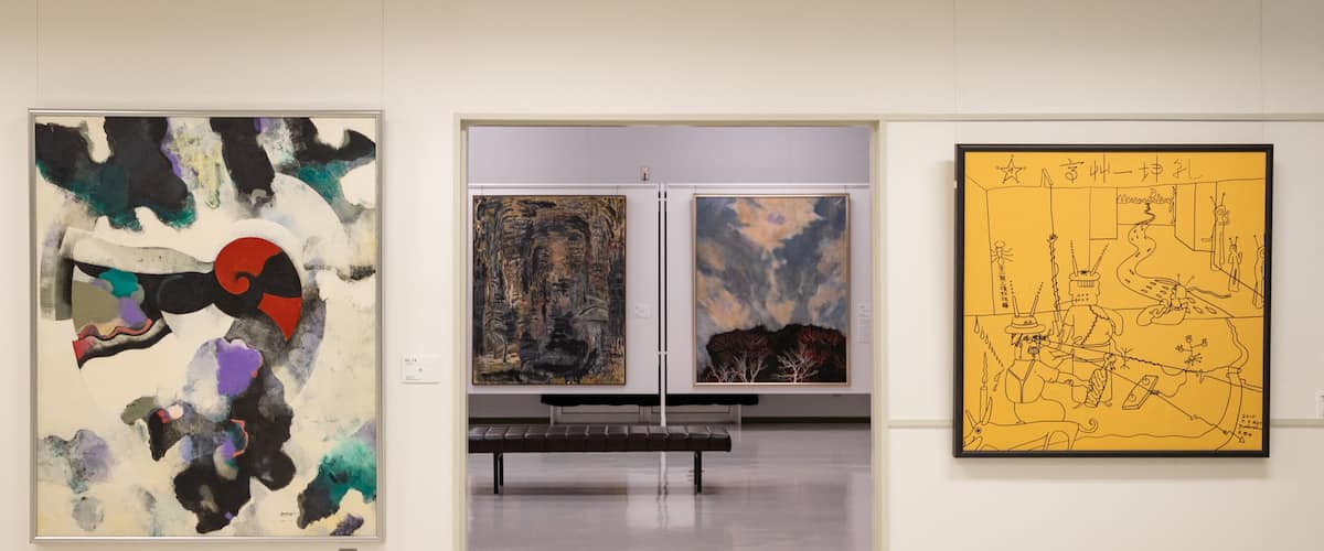 Beppu Art Museum which includes interior views and art