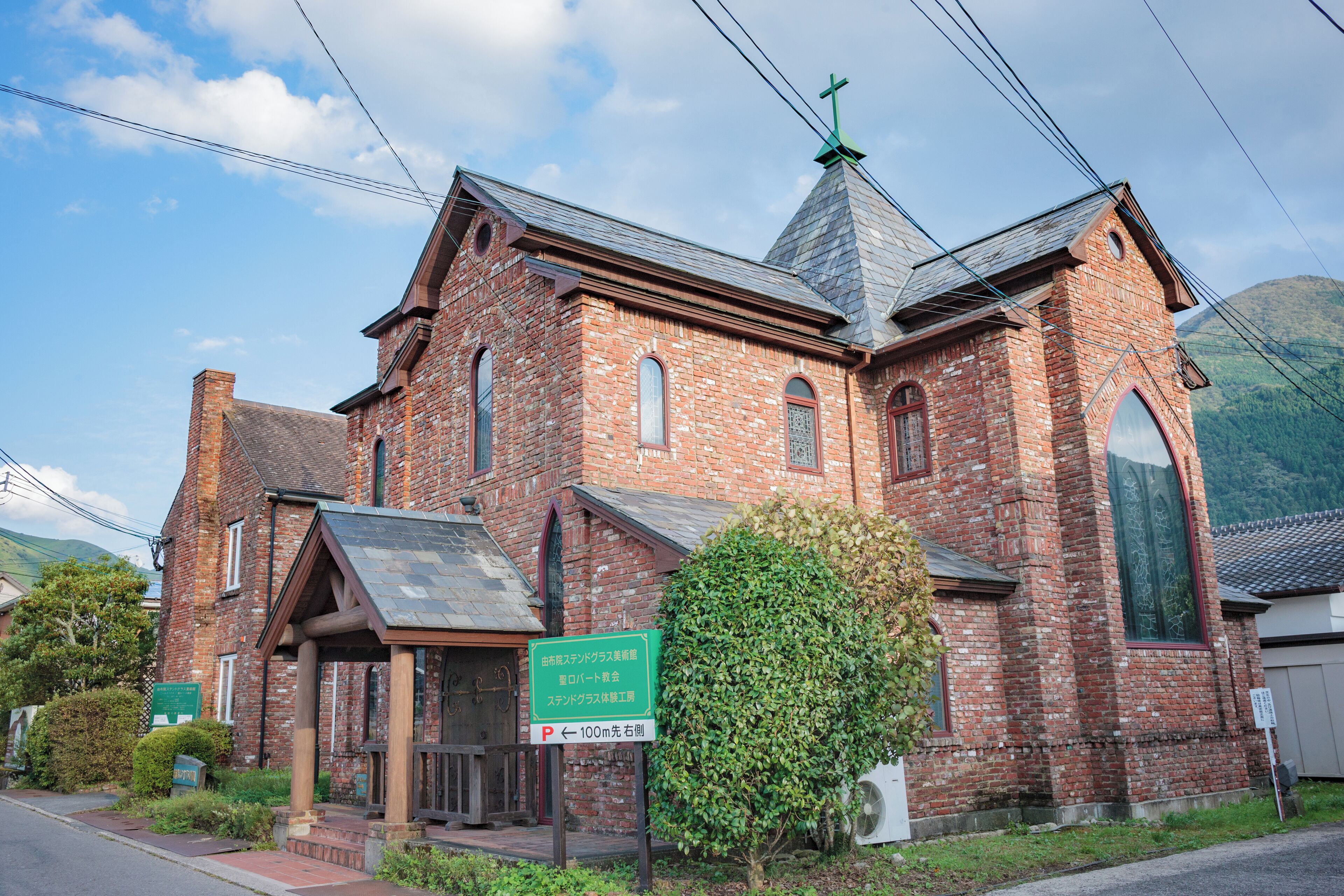 Yufuin_YufuinStainedGlassMuseum_553248621562272050_07