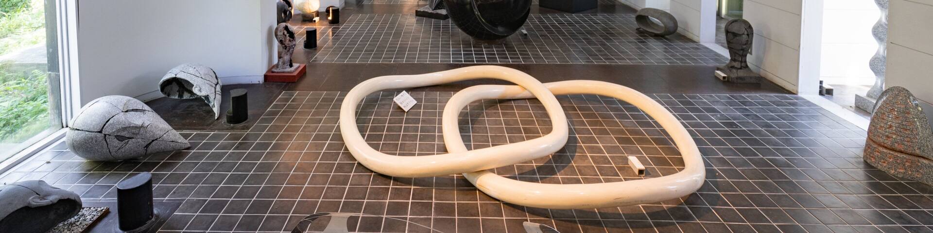 Sueda Art Gallery featuring art and interior views