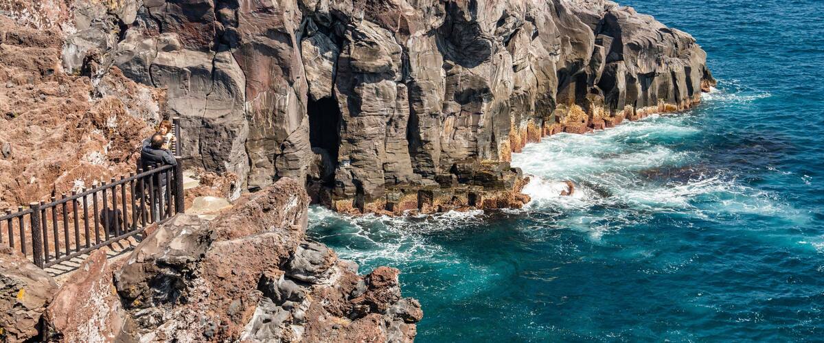 Ito which includes rocky coastline and general coastal views