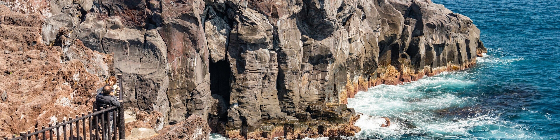 Ito which includes rocky coastline and general coastal views