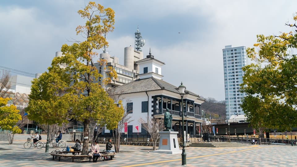 Kofu Fujimura Memorial which includes a square or plaza and an administrative buidling as well as a small group of people