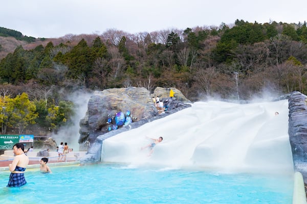 Hakone Kowakien Yunessun featuring a waterpark and swimming