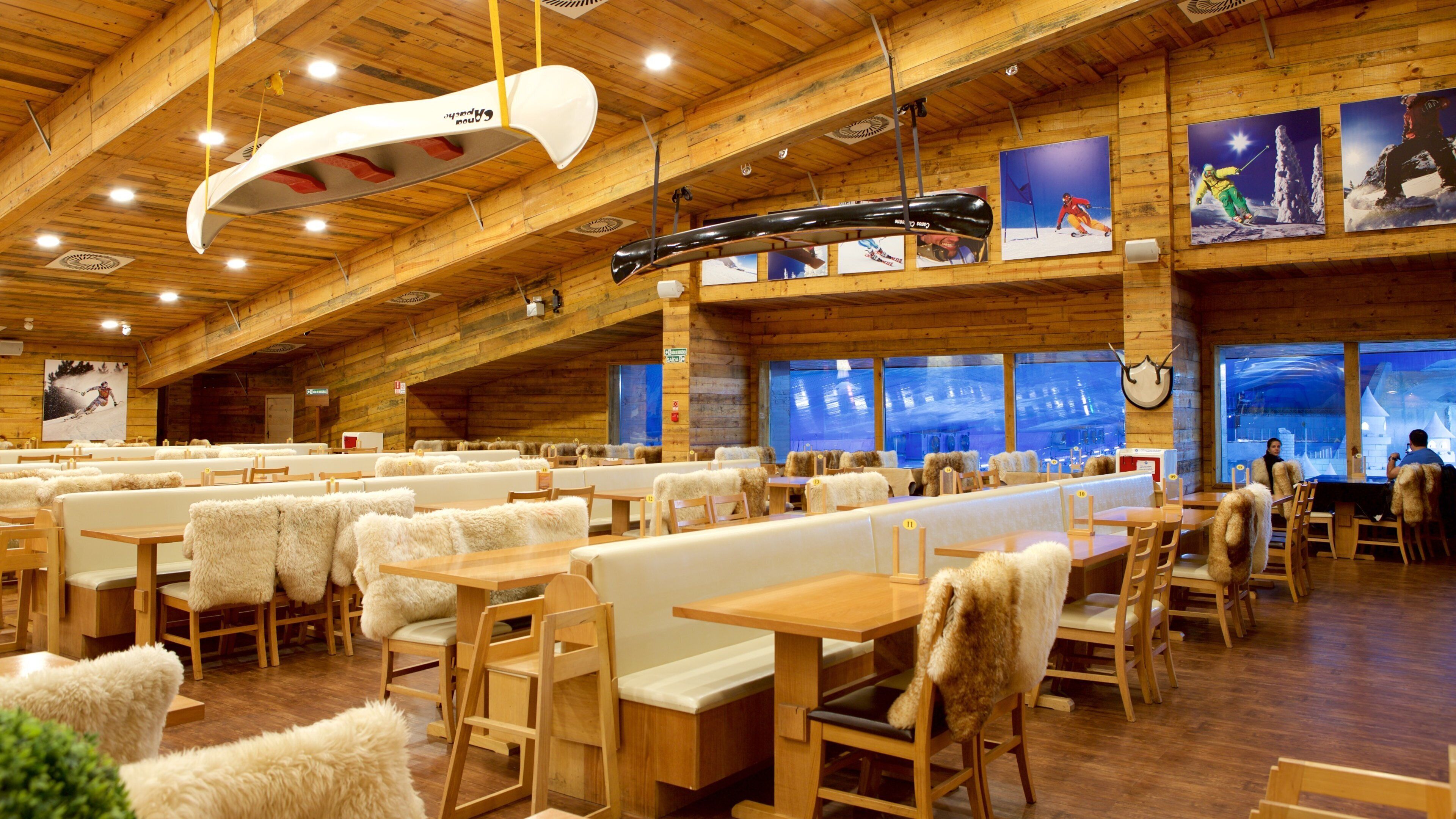 Gramado which includes interior views and dining out