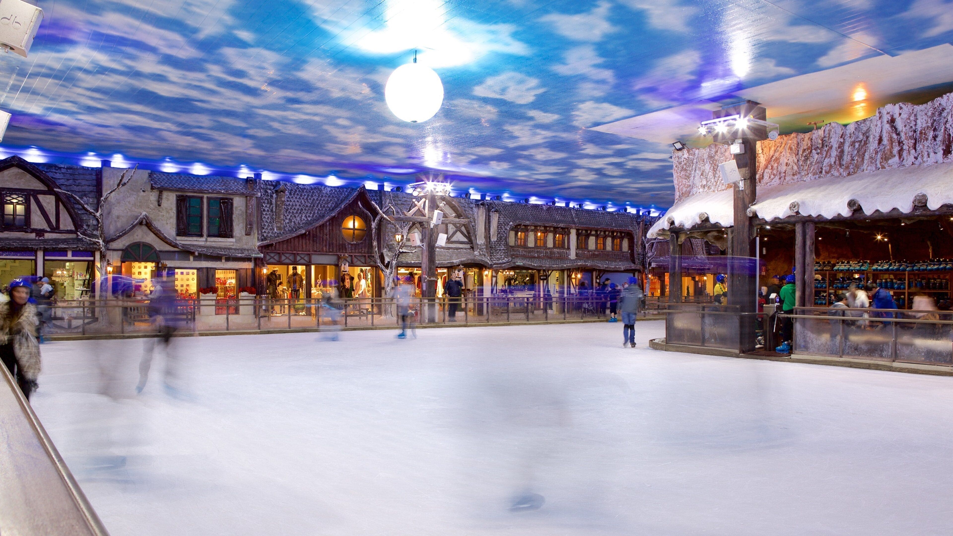 Gramado which includes cafe scenes, snow and dining out