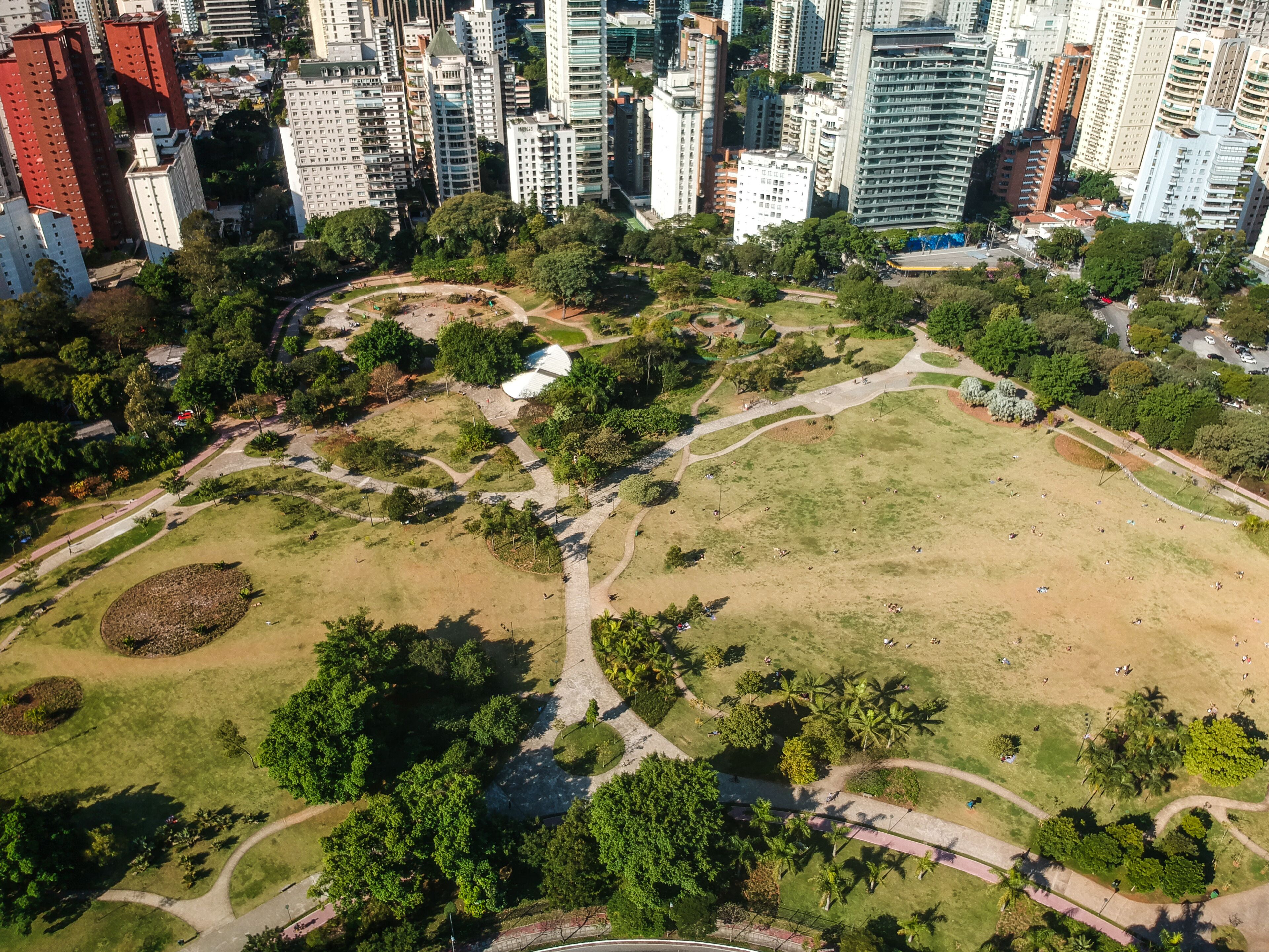 Vista aérea do Itaim Bibi e Parque do Povo em São Paulo, Brasil