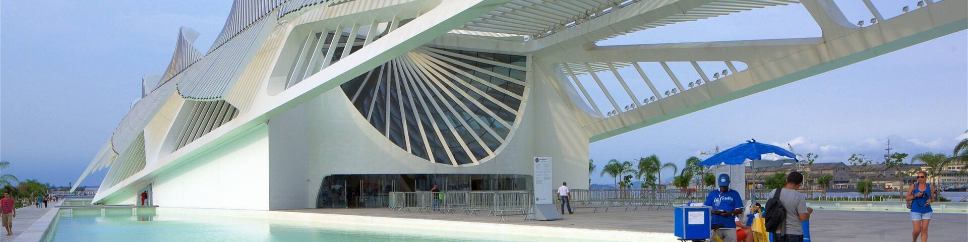 Rio de Janeiro presenterar modern arkitektur och en damm