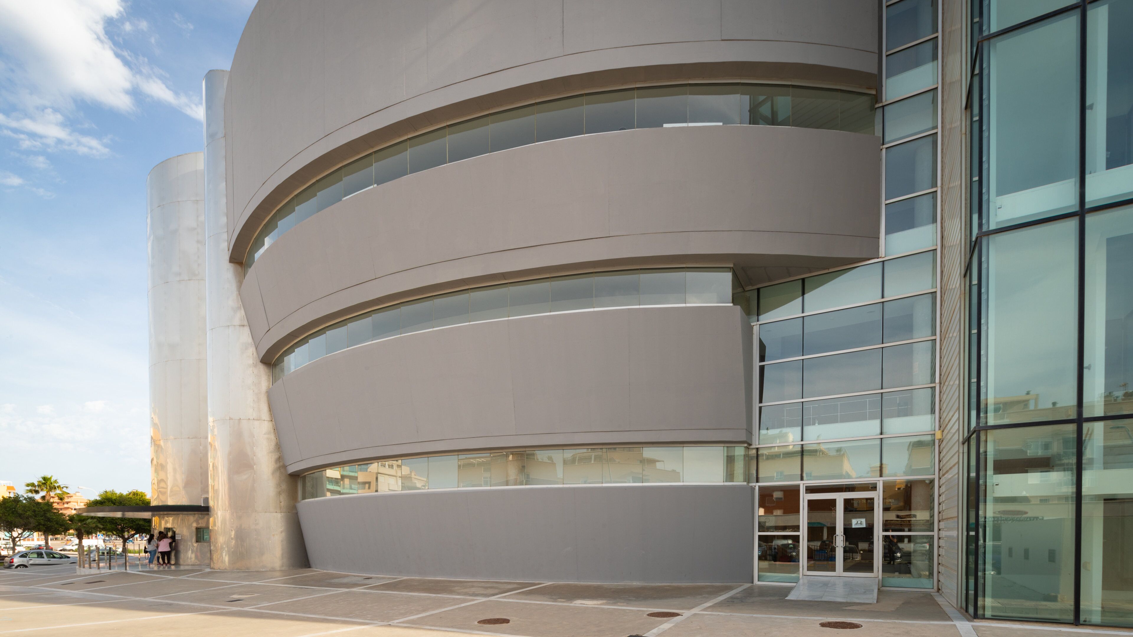 Teatro Auditorio Roquetas de Mar featuring modern architecture