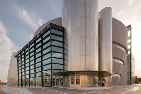 Teatro Auditorio Roquetas de Mar which includes modern architecture and a sunset