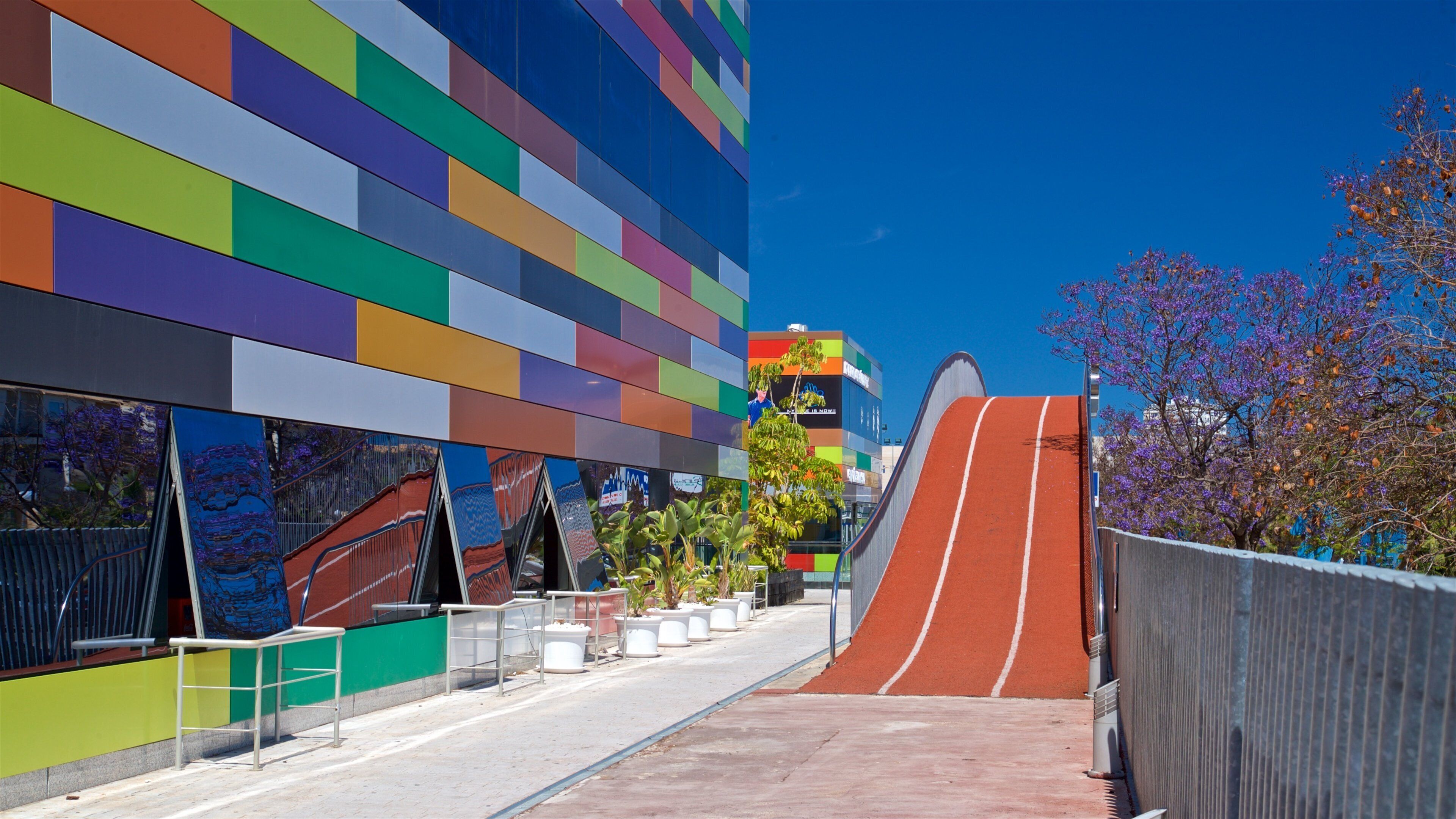 Arena Alicante which includes a bridge and outdoor art