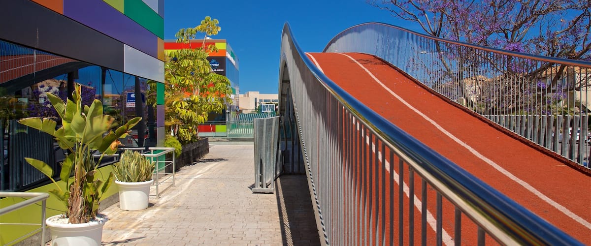 Arena Alicante which includes outdoor art and a bridge