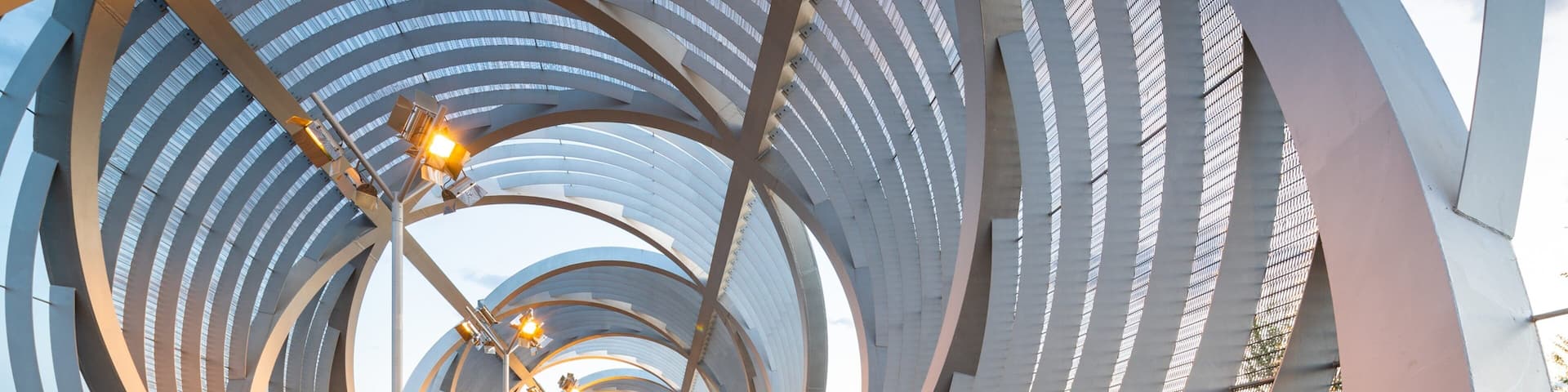 Puente Monumental Parque de Arganzuela showing a sunset and a bridge