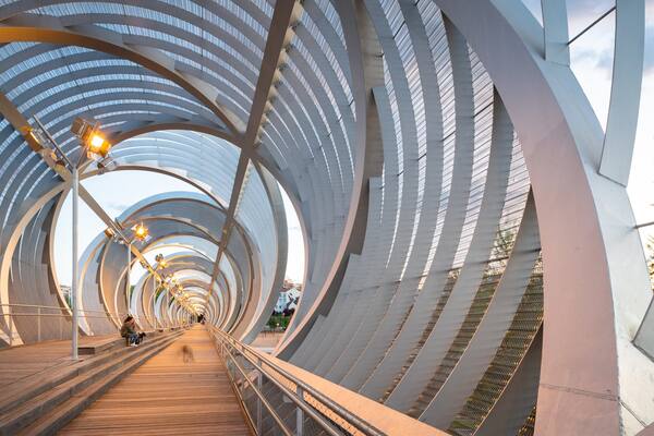 Puente Monumental Parque de Arganzuela showing a sunset and a bridge