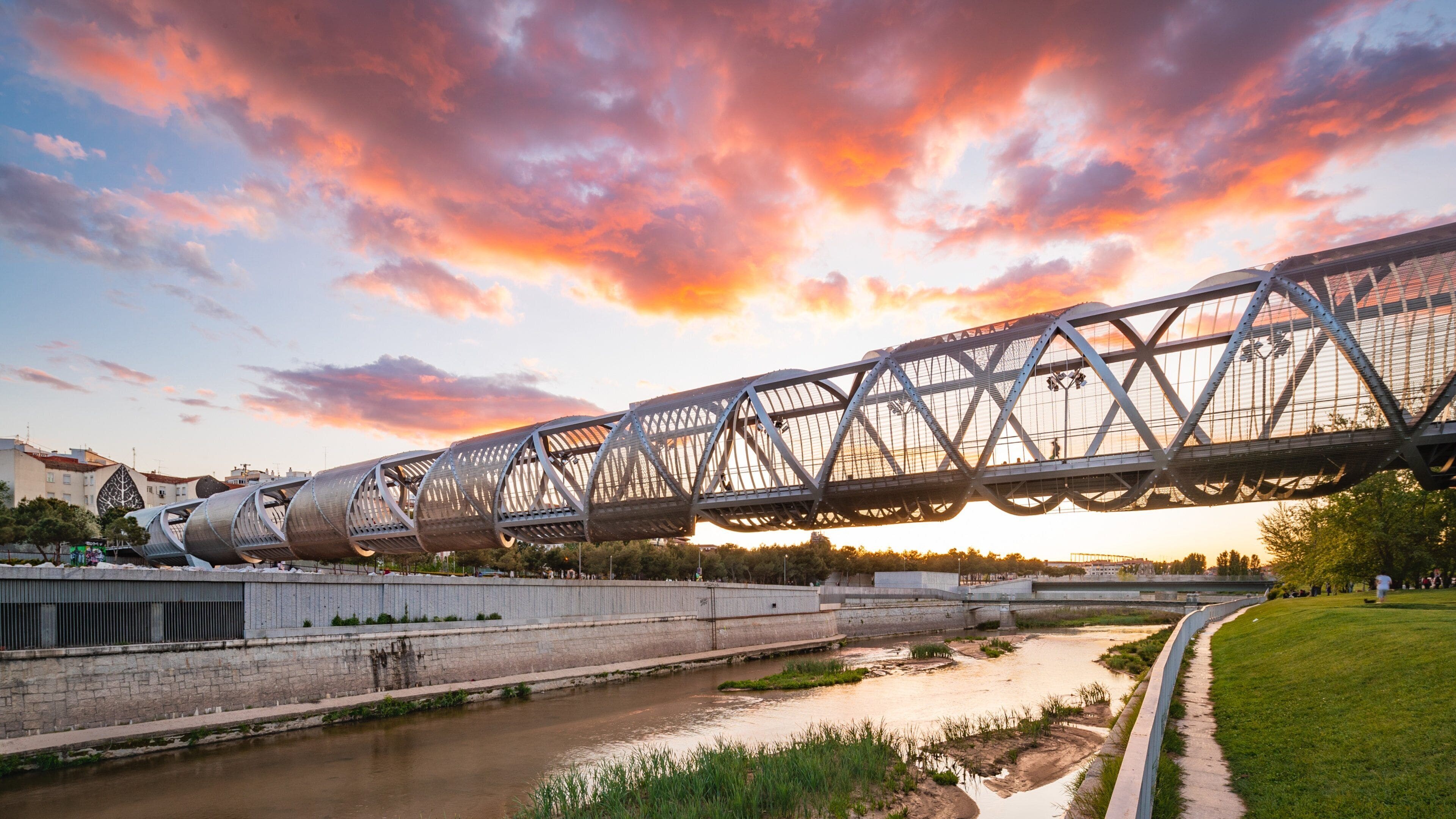 Puente Monumental Parque de Arganzuela featuring a sunset, a river or creek and a bridge