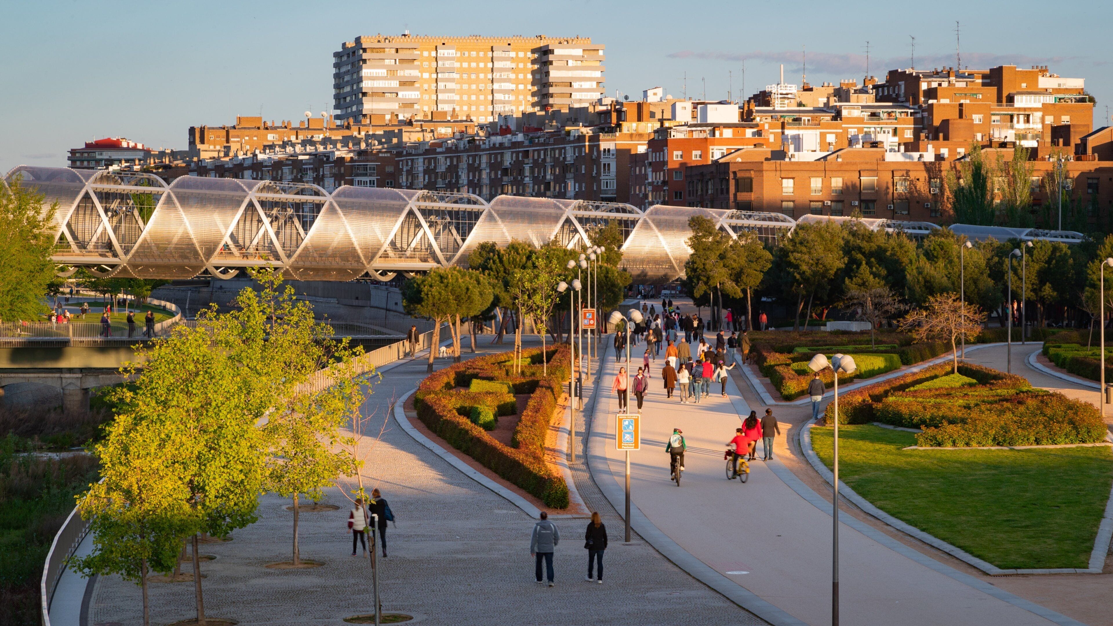 Puente Monumental Parque de Arganzuela which includes a garden, a sunset and a bridge