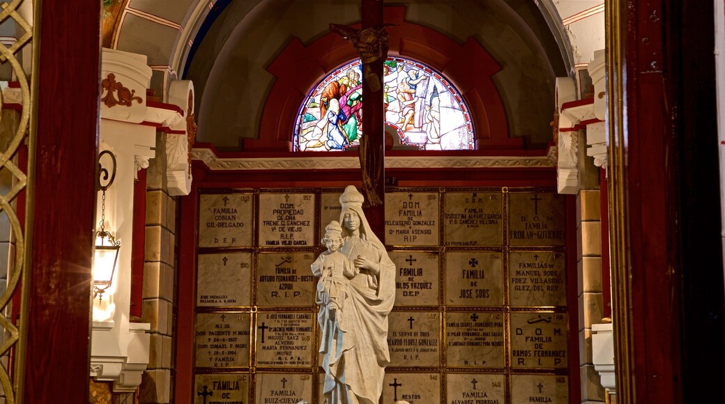 Igreja de São João caracterizando uma estátua ou escultura, elementos de patrimônio e uma igreja ou catedral
