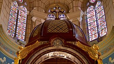 Iglesia de San Juan mostrando una iglesia o catedral, vistas de interior y elementos patrimoniales